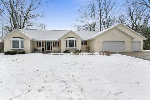 1603 Sarah Ct, Suamico, WI 54173