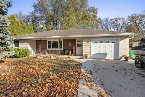 533 Eastview Dr, Green Bay, WI 54302