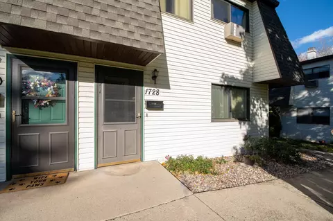 1728 Wendy Way, Neenah, WI 54956