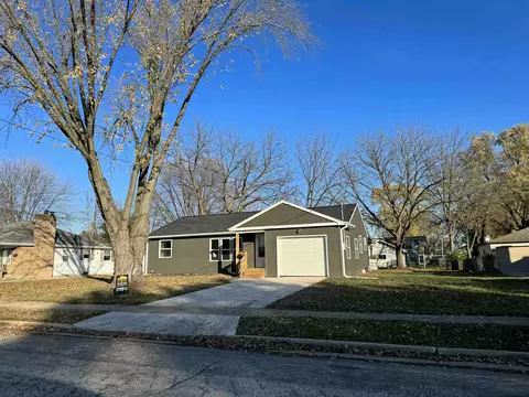 631 Warsaw St, Menasha, WI 54952