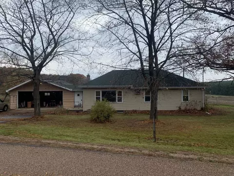 e2050 Crystal Lake Road, Waupaca, WI 54981