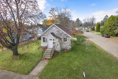 3217 14th St, Menominee, MI 49858