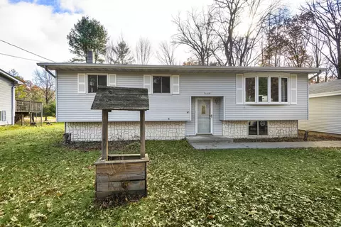 n1438 Oak Park Drive, Menominee, MI 49858