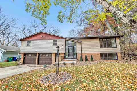 2499 Leslie Dr, Green Bay, WI 54302