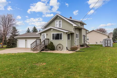 802 N Oakwood Rd, Oshkosh, WI 54904