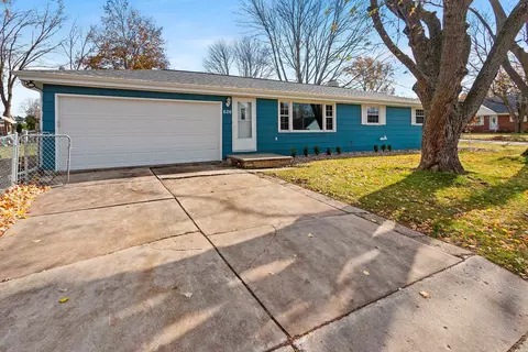 626 W Idlewild Ct, Howard, WI 54303
