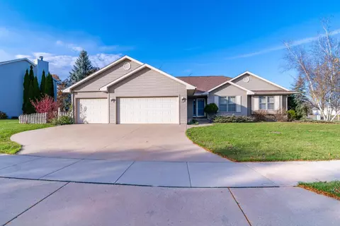 385 Windingbrook Dr, Oshkosh, WI 54904