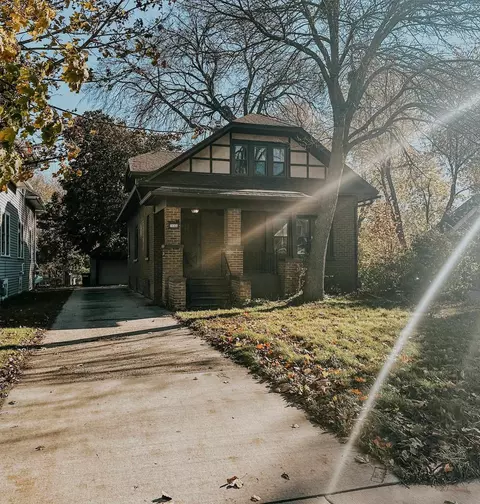 1644 Oregon St, Oshkosh, WI 54902