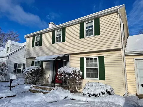 208 E Glendale Ave, Appleton, WI 54911 photo 2