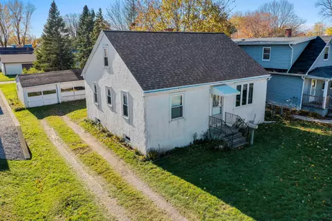 1368 Klaus St, Green Bay, WI 54302