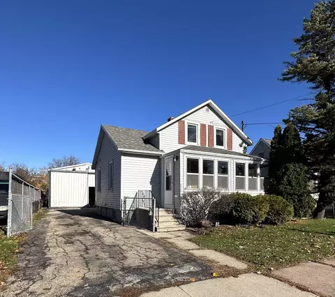 828 5th St, Menasha, WI 54952