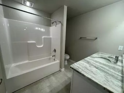 Bath - 4802 N Marlo Way #20, Appleton, WI 54913 photo 3 of 4
