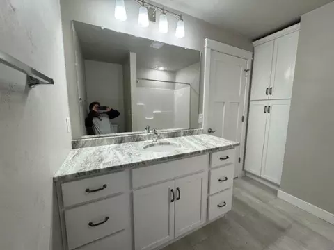 Bath - 4802 N Marlo Way #20, Appleton, WI 54913 photo 4 of 4