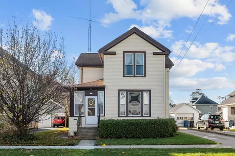 317 W 14th Ave, Oshkosh, WI 54902