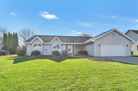 w2521 Pioneer Court, Appleton, WI 54915