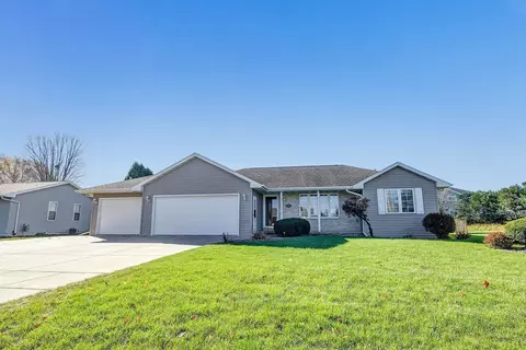 1350 S Carrington Ln, De Pere, WI 54115