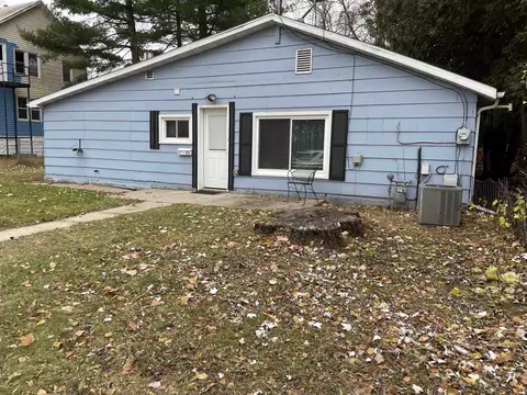 1025 Gale St, Oconto, WI 54153