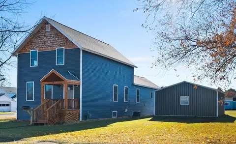 528 3rd St, Oconto, WI 54153