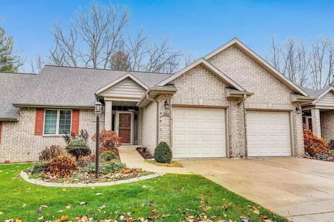 392 Riverwood Ln, Green Bay, WI 54313