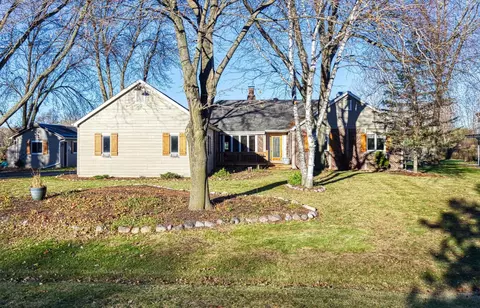 136 Woodside Ct, Neenah, WI 54956