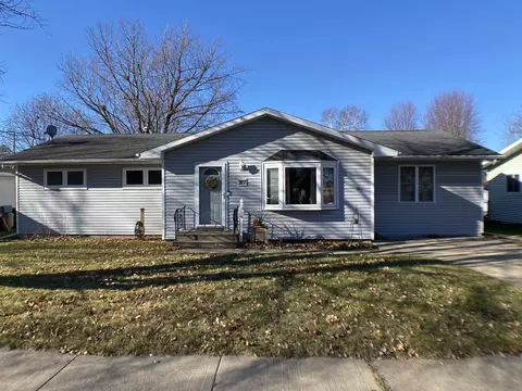 917 S Maiden Ln, Shawano, WI 54166