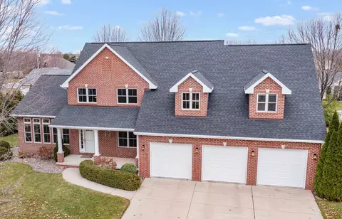 1925 Horseshoe Ln, De Pere, WI 54115