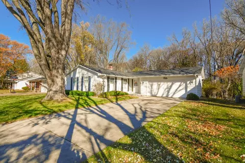 1720 Beaver Dam Dr, Green Bay, WI 54304