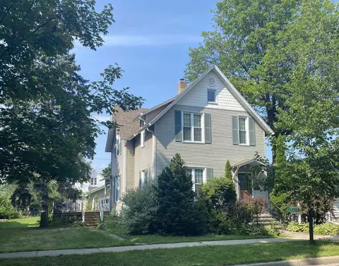1606 Thomas St, Marinette, WI 54143