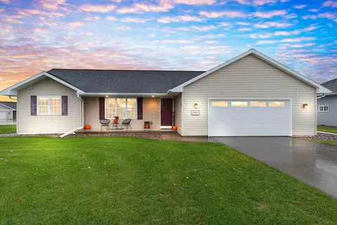 2667 Boxwood Cir, De Pere, WI 54115