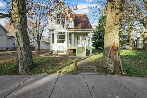 1643 Delaware St, Oshkosh, WI 54902