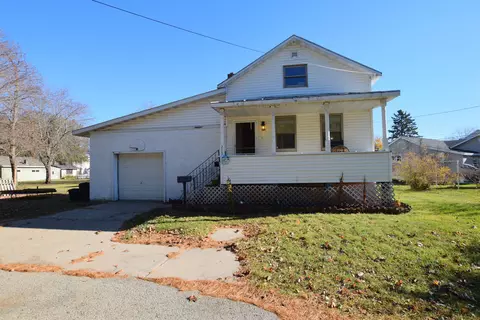 215 Locust Ave, Oconto, WI 54153