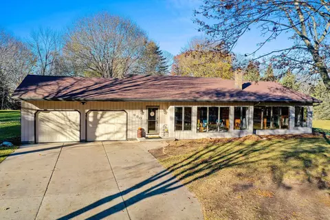 980 Oakview Dr, Oneida, WI 54155