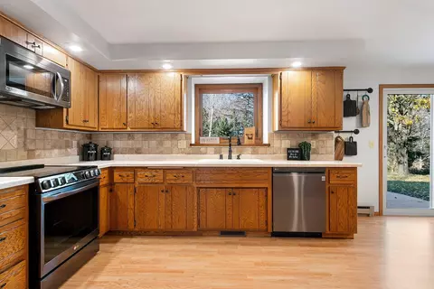 980 Oakview Dr, Oneida, WI 54155 photo 8