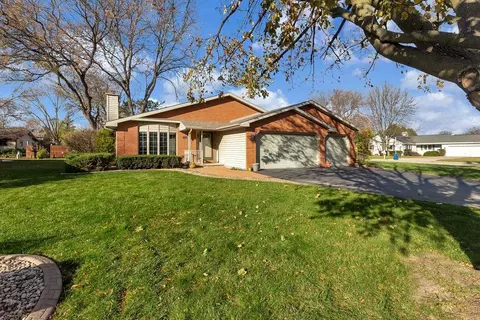 1450 Westwood Dr, Neenah, WI 54956