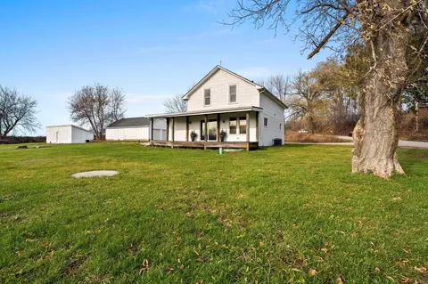 w2331 Lindquist Road, Cecil, WI 54111