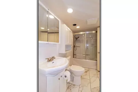 Bath - 1906 S Memorial Dr, Appleton, WI 54915 photo 3 of 3