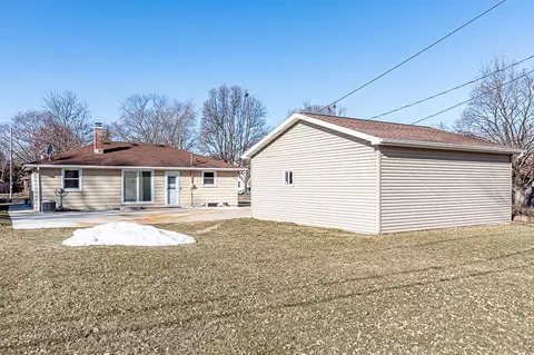 Exterior - 1906 S Memorial Dr, Appleton, WI 54915 photo 9 of 9
