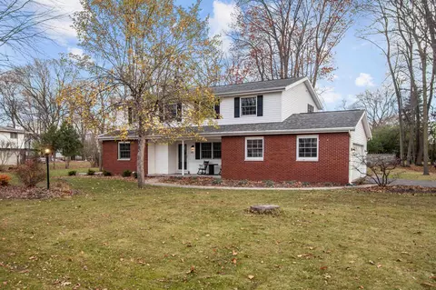 19 Meadowbrook Ct, Appleton, WI 54914 photo 2