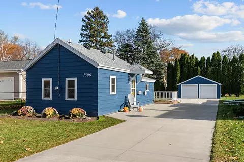 1306 Grove St, Oshkosh, WI 54901