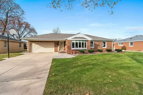 222 S Henry St, Green Bay, WI 54302