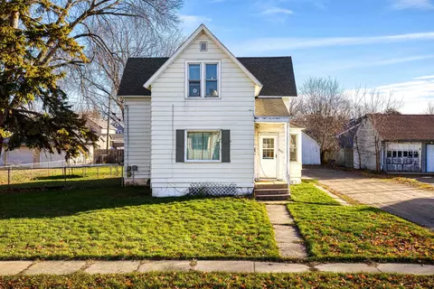 620 Maple St, Neenah, WI 54956