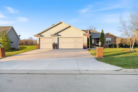 1329 Shooting Star Dr, Neenah, WI 54956