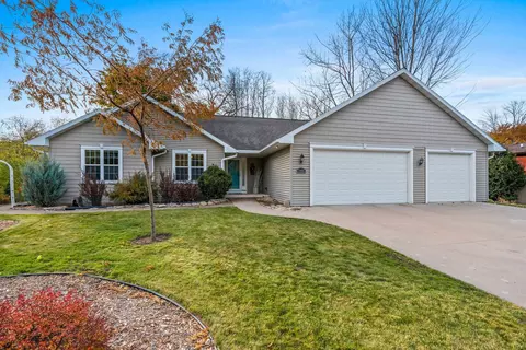 2401 Brantwood Dr, Neenah, WI 54956