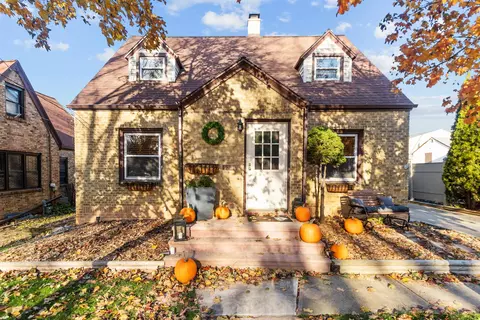 929 Allouez Pl, Green Bay, WI 54301