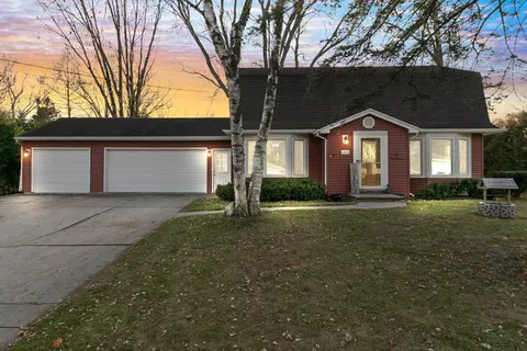 1571 View Ln, Green Bay, WI 54304