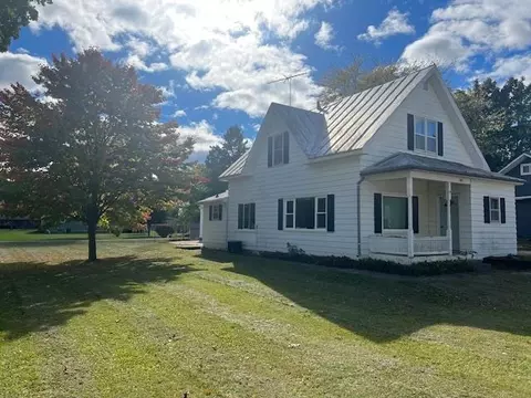527 W Main St, Lena, WI 54139