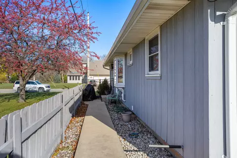 3115 Edgemere Dr, Appleton, WI 54915 photo 4