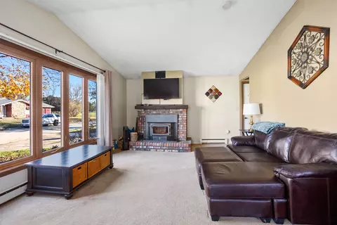 3115 Edgemere Dr, Appleton, WI 54915 photo 9