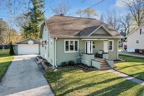 2351 Woodrow Way, Green Bay, WI 54301