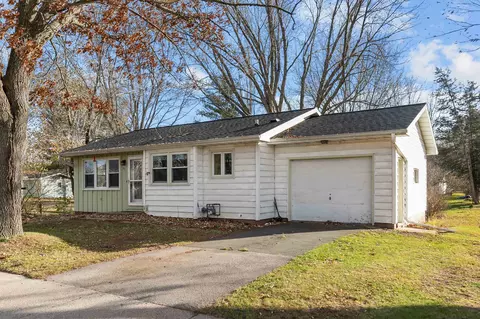 311 W Sumner St, Weyauwega, WI 54983